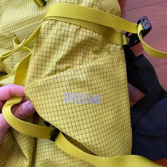 Black Diamond Speed 40 Pack, S/M Torso, Sulphur, NWOT - Picture 4 of 5